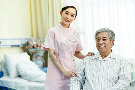 医护服卫生努力护士和患者在病房里图片