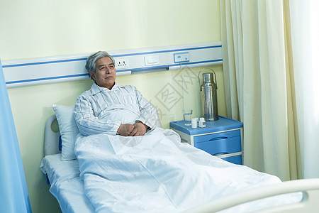 康复医疗恢复衰老过程生病的老人在病房背景