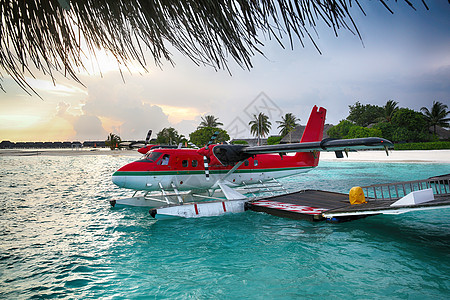 旅途草房水上飞行器马尔代夫海景图片