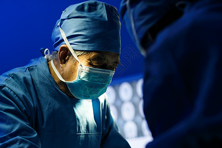 户内东方人中年人医务工作者在手术室高清图片