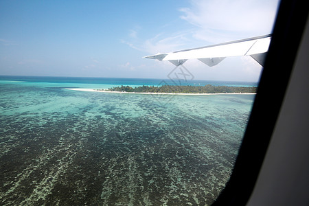 透过窗户往外看彩色图片海景从飞机上俯瞰马尔代夫风光图片