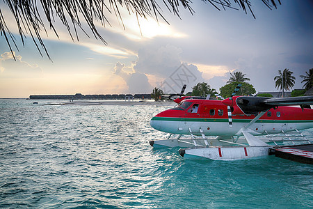 水上房屋休闲栈桥码头运输马尔代夫海景背景