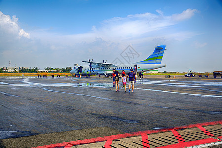 少量人群游客马尔代夫机场图片