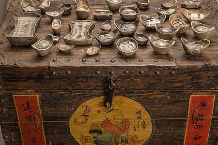 文化排列木箱子银元宝图片