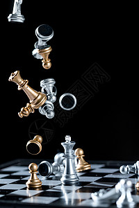 棋盘黑色背景古典风格国际象棋高清图片