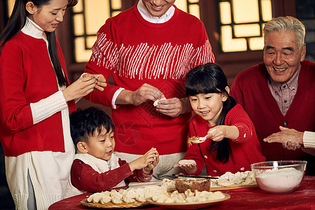 房屋新年前夕喜庆幸福家庭过年包饺子背景图片