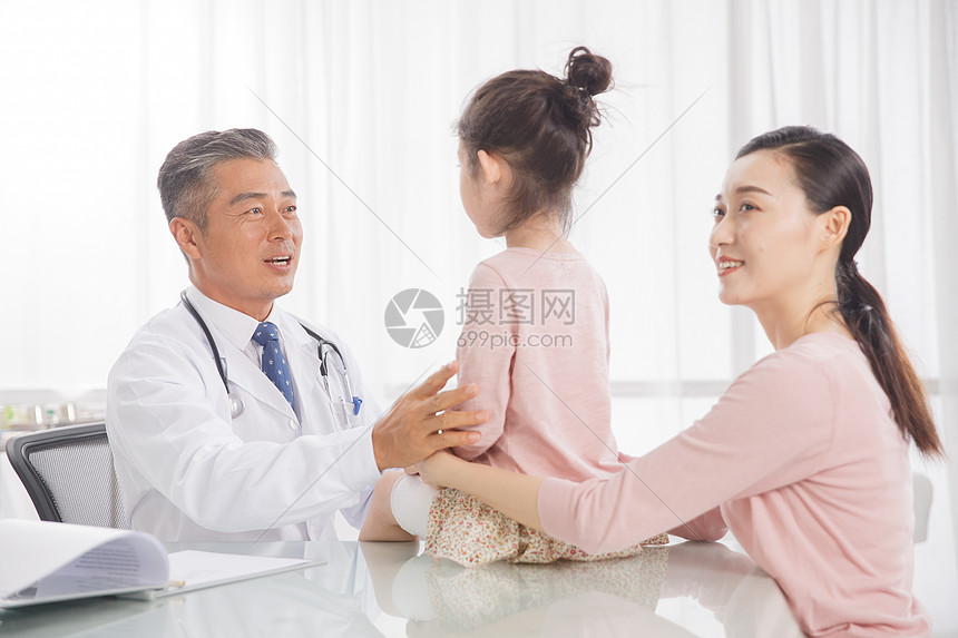 亚洲人仅成年人身体检查医疗图片
