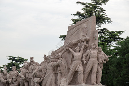 北京旅游城市都市风景北京广场的雕像背景