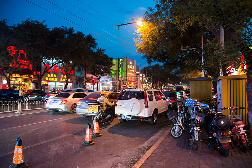 无人灯广告牌北京街市夜景图片