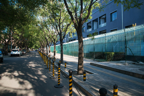 户外绿色办公大楼北京三里屯街景图片