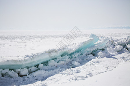 新疆5A景区赛里木湖雪景图片