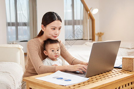 一路陪伴居家办公陪伴孩子的年轻宝妈背景