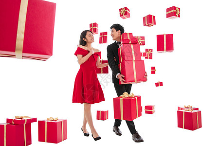 愉悦异恋春节快乐的青年伴侣抱着礼品盒背景
