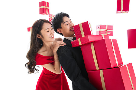 欢乐圣诞礼物节日快乐的青年伴侣抱着礼品盒图片