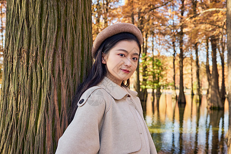 郊外景色清纯美女秋季户外形象背景