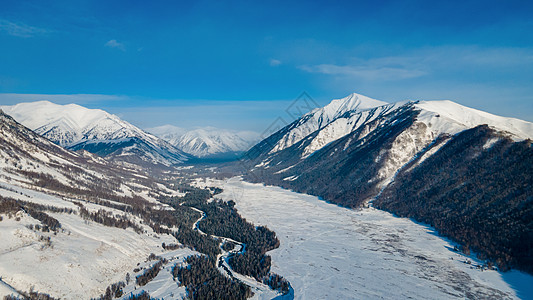 喀纳斯雪景新疆喀纳斯禾木景区冬日雪景背景