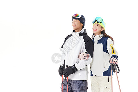 年轻情侣一起滑雪图片