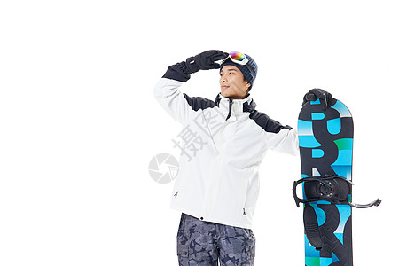 男青年拿着滑雪板瞭望远方高清图片