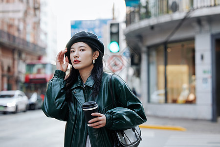 冬日酷女孩街头形象图片