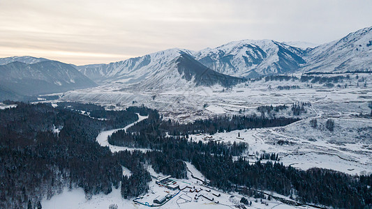 新疆喀纳斯禾木景区冬日雪景背景图片