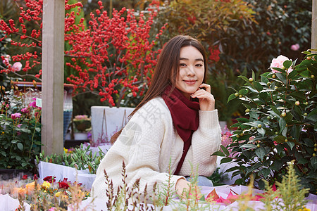 年轻女性花卉市场采购鲜花背景