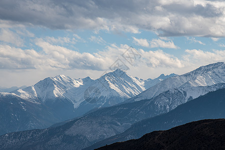 川西冬季雪山风光图片