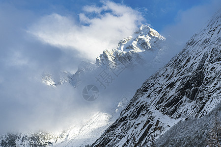 川西冬季雪山风光高清图片