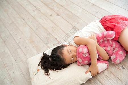 一个女孩睡午觉图片