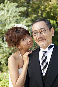 新娘和爸爸图片