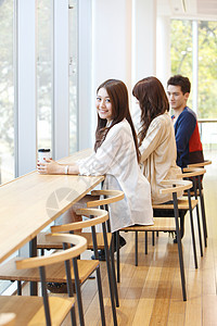 校园餐厅大学生喝咖啡图片