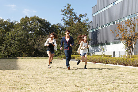 青春大学生校园奔跑形象图片