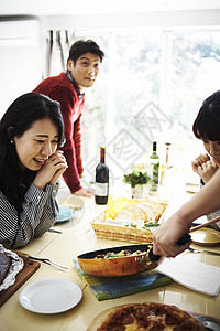 家庭用餐图片