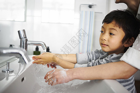 小孩子洗手冰粒高清图片素材