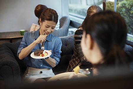 一家咖啡馆的女孩们聚会高清图片