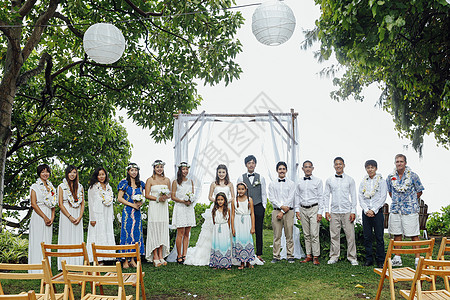 花园婚礼大合影背景图片