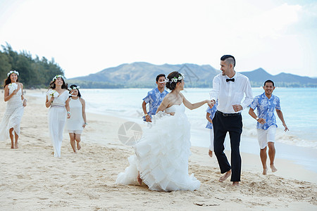 国际婚礼跳舞新娘在海滩举行婚礼背景