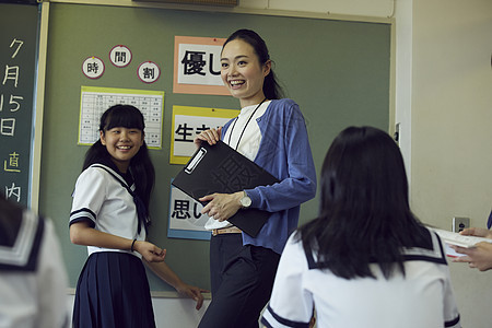 初中生跟教师图片