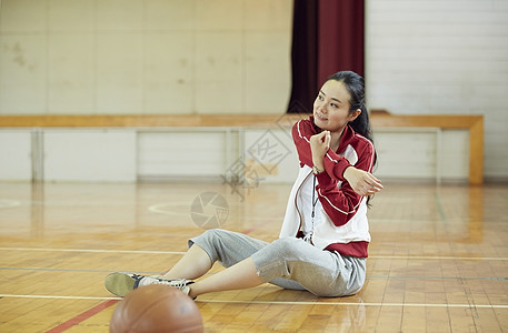 体育女老师形象图片