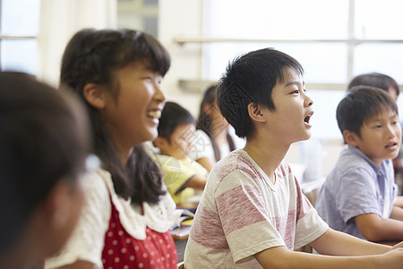 小学班级学生上课幸福高清图片素材