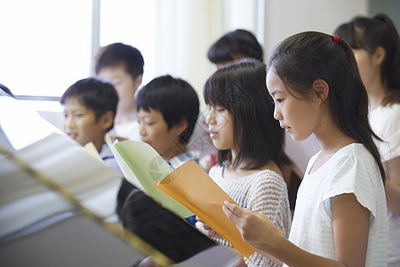 认真听课的学生快乐高清图片素材