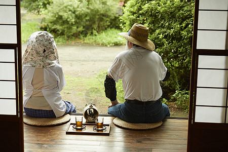 乡村生活的爷爷奶奶图片