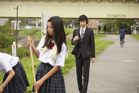 高中女同学班主任家访图片