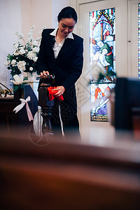 在礼堂的婚礼策划师肖像图片