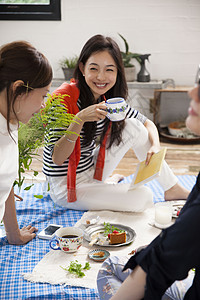 二十几岁女生茶话会图片