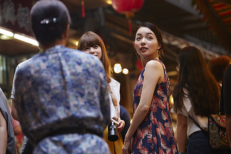 健康亚洲人活动夜市女旅程图片