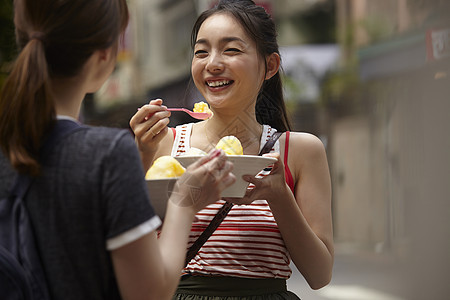 闺蜜吃刨冰图片