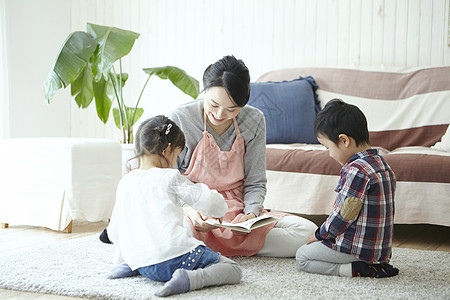 女士画册职业女让保姆读背景图片