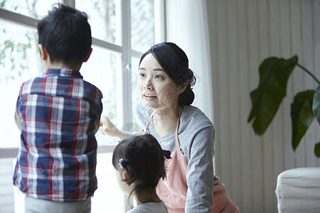 婴儿职业妇女年轻保姆和孩子图片