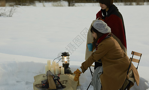 高中同学冬季寒假一起出去旅游高清图片