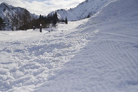 滑雪度假村的滑雪场图片